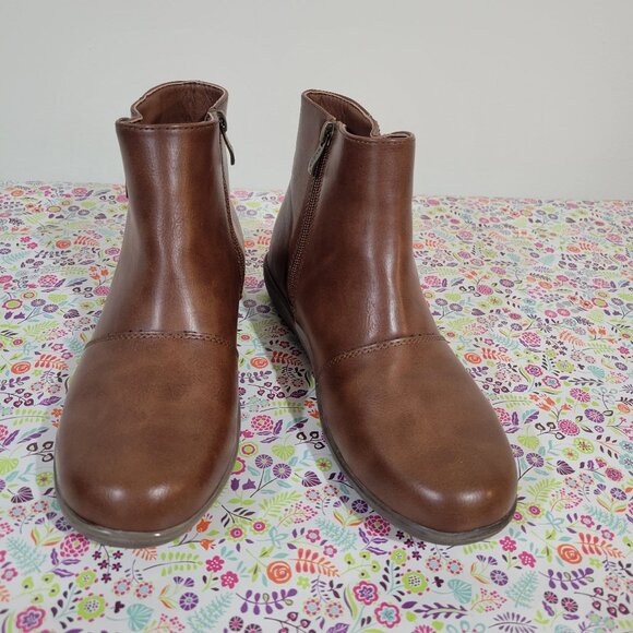 Suedi Shoes - Vegan Leather Booties Brown Sz 7.5